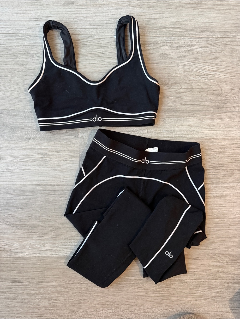 ALO Yoga Black Sports Bra and Legging Set with White Piping